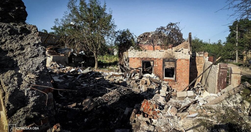 Кривава ніч: російські дрони вбили подружжя та розтрощили будинки в обласному центрі України (фото) Кривава ніч: російські дрони вбили подружжя та розтрощили будинки в обласному центрі України (фото)