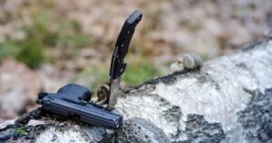 У Львові: Чоловік поранив ножем працівника ТЦК, поліцейський відкрив вогонь