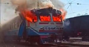 Атака дрона на електропоїзд — на Харківщині є загибла та поранені — Укрaїнa