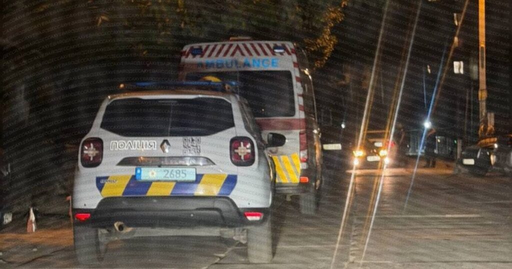 "Не виходьте з квартир": в Одесі чоловік влаштував стрілянину та вбив власних батьків "Не виходьте з квартир": в Одесі чоловік влаштував стрілянину та вбив власних батьків
