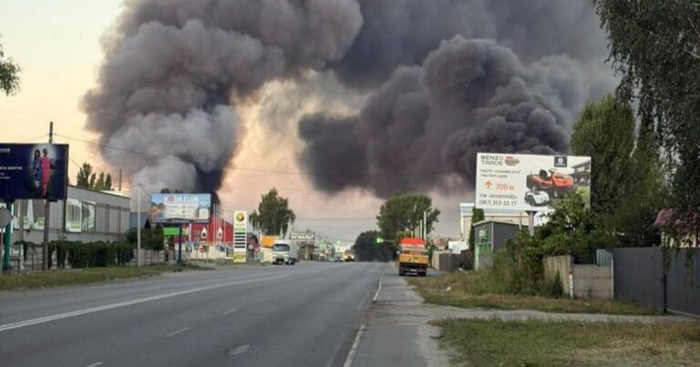 Масована атака дронів на Київщину 28 серпня 2026: удари по “Новій пошті” та виробничому об’єкту