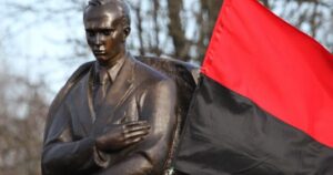 Чи відмовиться Україна від Бандери заради ЄС: посол у Польщі розставив крапки над “і”