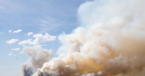 Вибухи на Київщині: сили ППО збивають цілі, чорний дим здіймається до неба