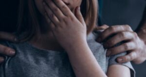 Розбещення та зґвалтування – на Вінниччині 82-річного чоловіка судитимуть за злочини проти 10-річної дівчинки — Укрaїнa