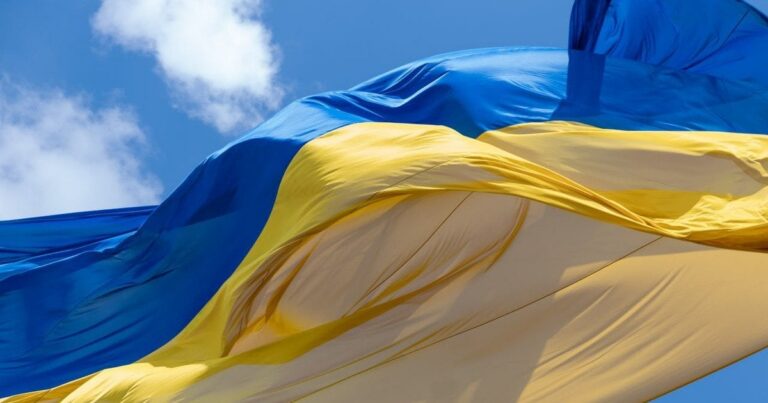 Віра в перемогу залишається, але українці не чекають швидкого завершення війни: результати нового опитування КМІС