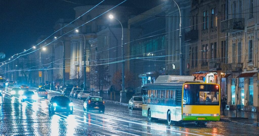 Kyiv City Express – після нічної атаки частину рейсів скасували, інші змінили маршрут — Укрaїнa Kyiv City Express – після нічної атаки частину рейсів скасували, інші змінили маршрут — Укрaїнa