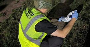 Вибух у Конотопі: 7-річний хлопчик та його мама постраждали через невідомий предмет