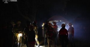 Наслідки масованої ракетної атаки РФ на Київ: зруйновані будинки, пошкоджена інфраструктура та жертви