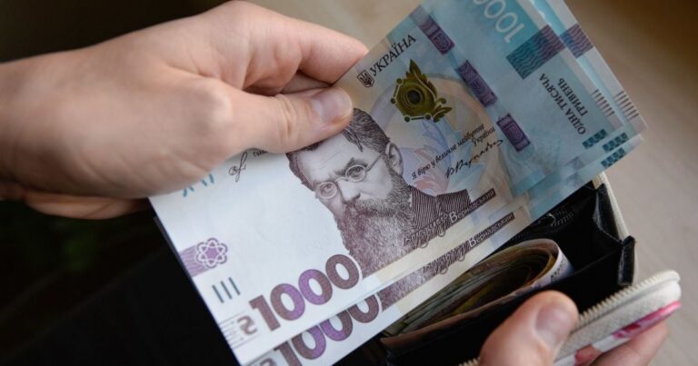 Середня зарплата в Україні у липні 2026: Регіональні лідери та галузеві відмінності