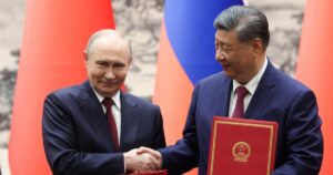 Китай добиває російську промисловість: ринок спецтехніки РФ обвалився вже на третину