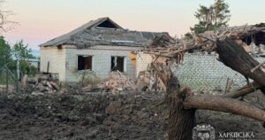 Росія атакувала Ізюм: житлові будинки зруйновані, є постраждалі, серед них дитина