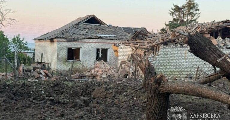 Росія атакувала Ізюм: житлові будинки зруйновані, є постраждалі, серед них дитина