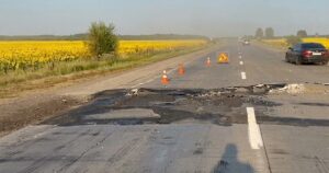 Спека спричинила деформацію дороги під Житомиром: рух ускладнено, організовано тимчасовий об’їзд
