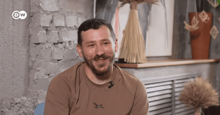 Паралізований ветеран знову на ногах: історія Михайла, який повернув собі рух завдяки експериментальному лікуванню