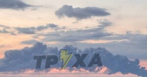 Київщина у вогні: Сильна пожежа після масованої атаки РФ