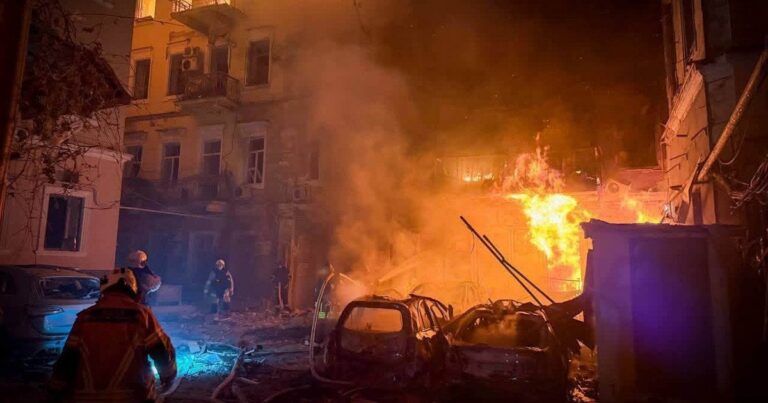 Наслідки масованих обстрілів Одеси: понад 300 тисяч сімей без світла, тривають роботи з відновлення