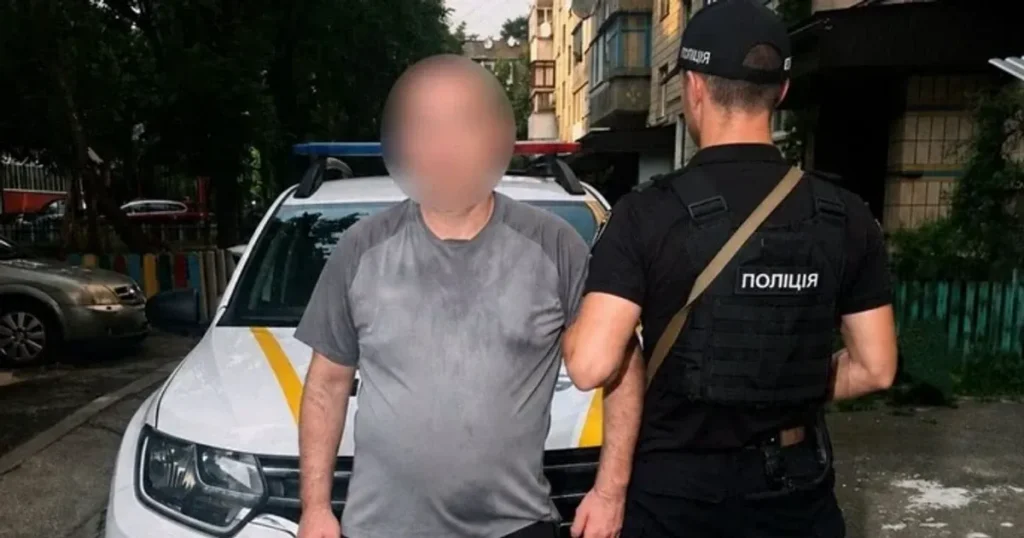 На Київщині чоловік жбурнув навчальну гранату в кабінет комунальників — Укрaїнa