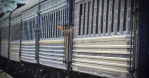 Трагічні наслідки російської атаки на Київщині: загиблі знайдені на залізничній платформі