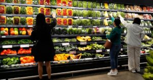 РФ лупить по складах і логістиці: що буде з цінами на продукти — Гроші