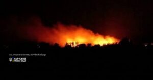 РФ завдала масованої атаки дронами по Сумах: масштабна пожежа та руйнування