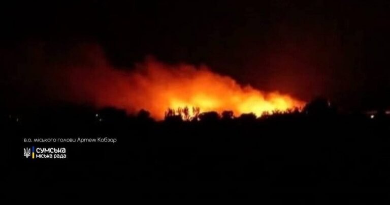РФ завдала масованої атаки дронами по Сумах: масштабна пожежа та руйнування