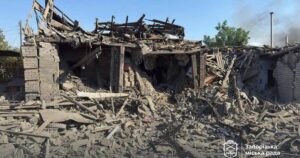 Росія вдарила просто по житлових будинках обласного центру, загинула людина, є поранені (оновлено)