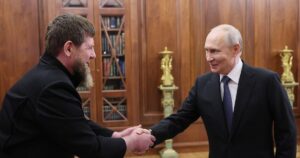 Кадиров на словах підтримує Путіна, але не надсилає чеченців на фронт в Україну — що з’ясував The Economist