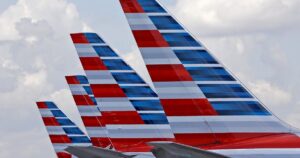 Два пасажирські рейси American Airlines ледь не зіткнулися через однакові номери: причина та наслідки