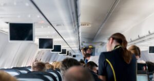 Українка знята з рейсу в Польщі: деталі інциденту та штраф за порушення правил аеропорту