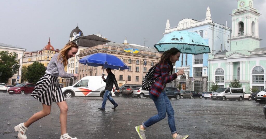 Негода зненацька насувається: в одному з регіонів оголосили перший рівень небезпеки Негода зненацька насувається: в одному з регіонів оголосили перший рівень небезпеки