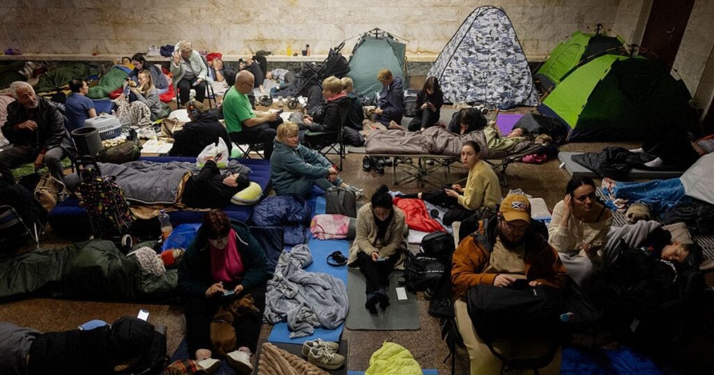 За намет в метро — штраф 5000 грн?: що насправді очікує киян та які правила хочуть впровадити