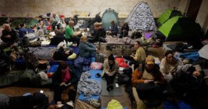 За намет в метро — штраф 5000 грн?: що насправді очікує киян та які правила хочуть впровадити