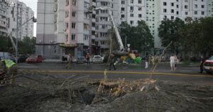 Київ під обстрілом: Нічна атака Росії призвела до загибелі та поранень мирних жителів