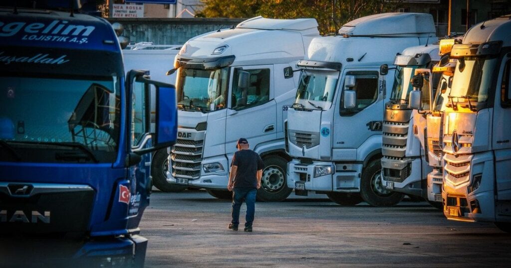 День далекобійника 2026: найкращі привітання для тих, хто щодня підкорює дороги
