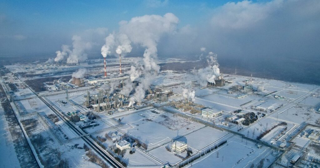 У Росії після атаки дронів зупинився найбільший завод скрапленого газу — Reuters — Світ