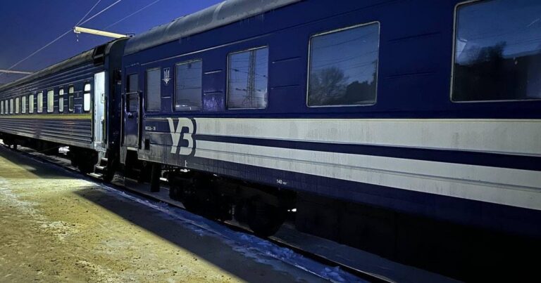 Атака дроном на Одещині: російські війська вдруге за день пошкодили тепловоз Укрзалізниці, рятуючи пасажирів