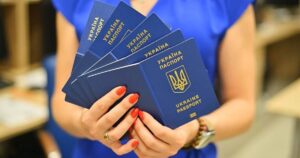 Паспорт за кордоном: українцям 18–60 більше не потрібен “Резерв+” чи військовий документ