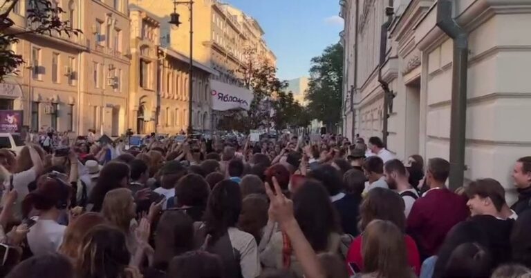 Верховний суд РФ: “Яблуко” виключено з виборів через антивоєнну позицію та судовий позов