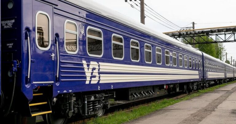 Укрзалізниця коригує маршрути поїздів: як дістатися до кінцевих пунктів призначення
