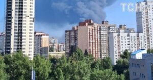 Масштабна пожежа під Києвом: палають склади, можливий зв’язок з атакою БПЛА