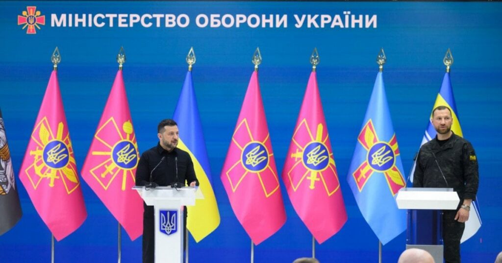 Мобілізація в Україні — Зеленський натякнув на зміни після скандалів з бусифікацією — Укрaїнa