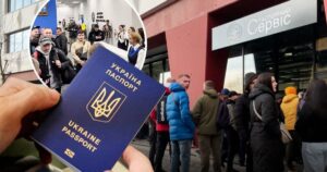 Кабмін України: Консульські послуги для чоловіків за кордоном тепер вимагають військово-облікових документів