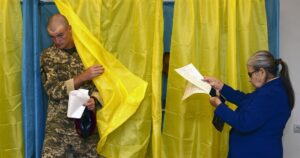 Рейтинг президентських виборів: Зеленський лідирує в першому турі, але хто переможе у другому?