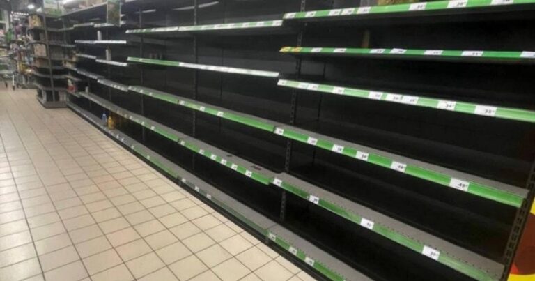 Порожні полиці в супермаркетах: чи загрожує Україні дефіцит продуктів після ударів РФ?