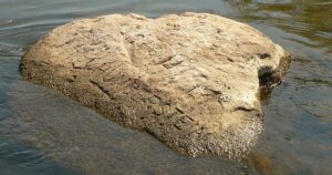 Рівень води в Німеччині — з річок знову визирнули камені голоду з тривожним знаком — Світ