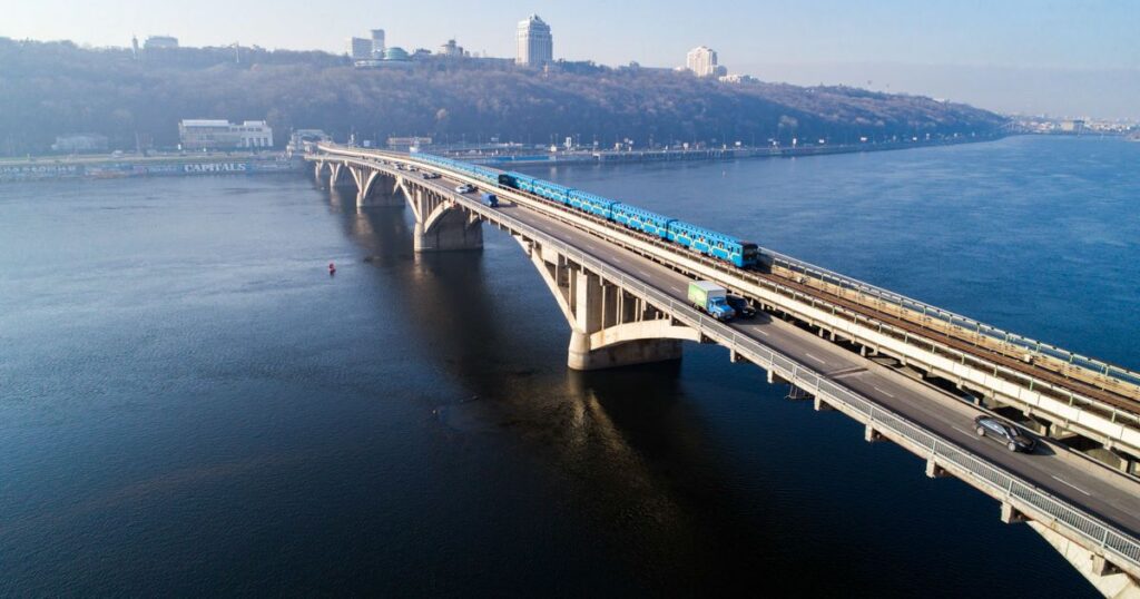 Росія може вдарити по мостах у Києві: офіцер ЗСУ попередив про колапс Росія може вдарити по мостах у Києві: офіцер ЗСУ попередив про колапс