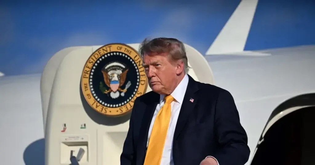 Дональд Трамп змінив колір волосся – у мережі обговорюють, що за цим стоїть – фото — Світ Дональд Трамп змінив колір волосся – у мережі обговорюють, що за цим стоїть – фото — Світ
