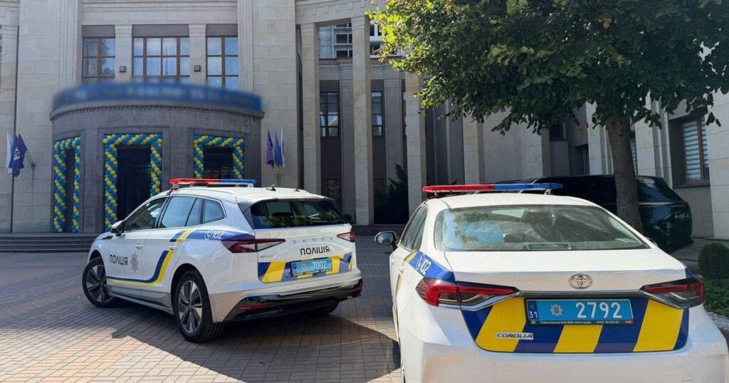 Університет у Києві проводив посвяту першокурсників просто неба під час повітряної тривоги: поліція відкрила справу Університет у Києві проводив посвяту першокурсників просто неба під час повітряної тривоги: поліція відкрила справу