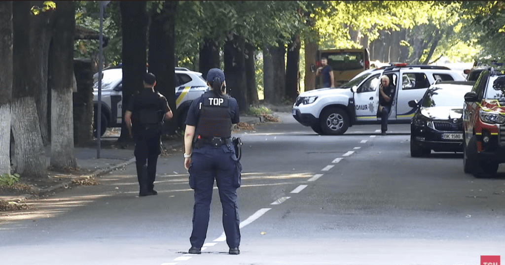 Загинув підполковник, є поранені: нові подробиці трагедії у райвідділі поліції у Рівному (фото, відео) Загинув підполковник, є поранені: нові подробиці трагедії у райвідділі поліції у Рівному (фото, відео)