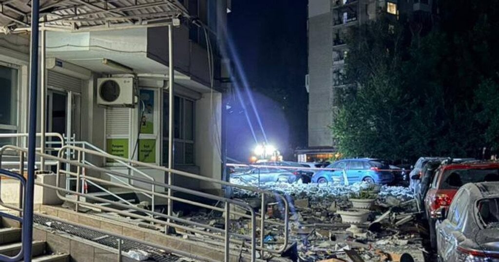 РФ масовано атакувала обласний центр: є постраждалі, зруйновані квартири і навчальні заклади - усі деталі (фото) РФ масовано атакувала обласний центр: є постраждалі, зруйновані квартири і навчальні заклади - усі деталі (фото)